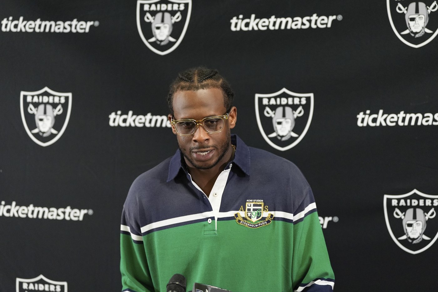 Raiders' Pete Carroll stands by Geno Smith despite costly interceptions | iNFOnews.ca