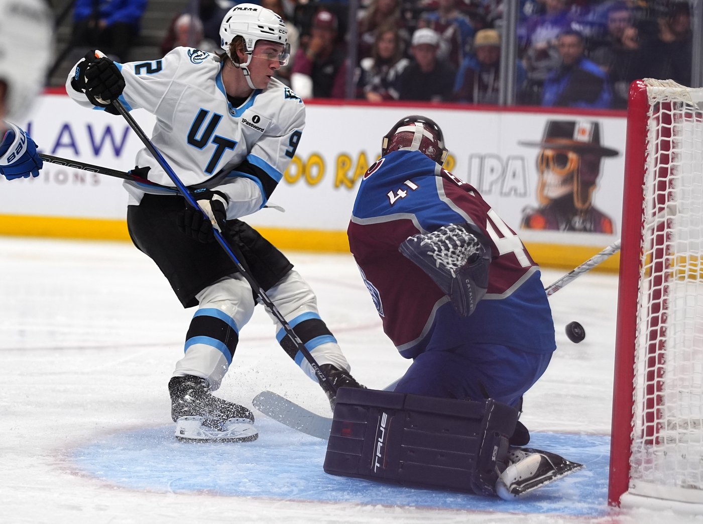 MacKinnon scores go-ahead goal early in 3rd, Avalanche beat Mammoth 2-1 in home opener | iNFOnews.ca MacKinnon scores go-ahead goal early in 3rd, Avalanche beat Mammoth 2-1 in home opener | iNFOnews.ca