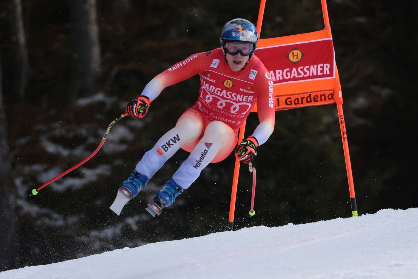 Swiss ski star Odermatt wins foggy downhill to match Tomba's 50 in World Cup races | iNFOnews.ca