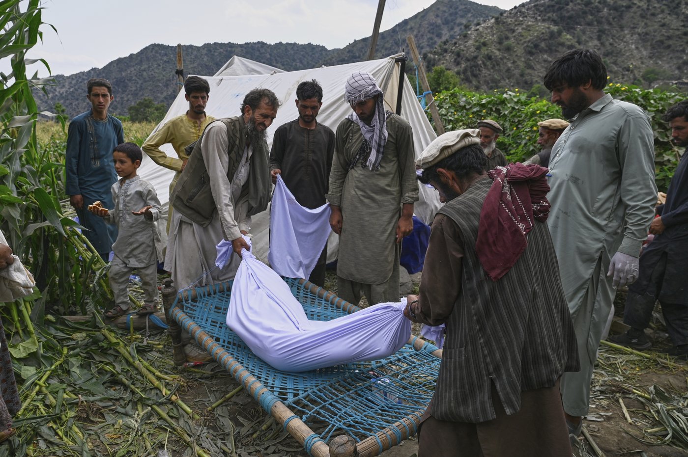 A devastating earthquake in Afghanistan: See the photos | iNFOnews.ca