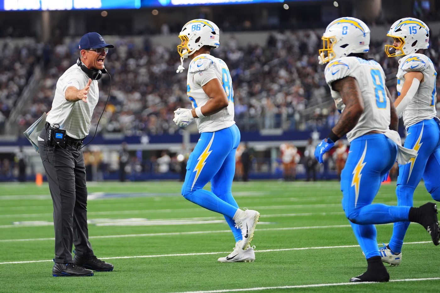 Chargers host Texans in high-stakes matchup featuring two of NFL's best defenses | iNFOnews.ca