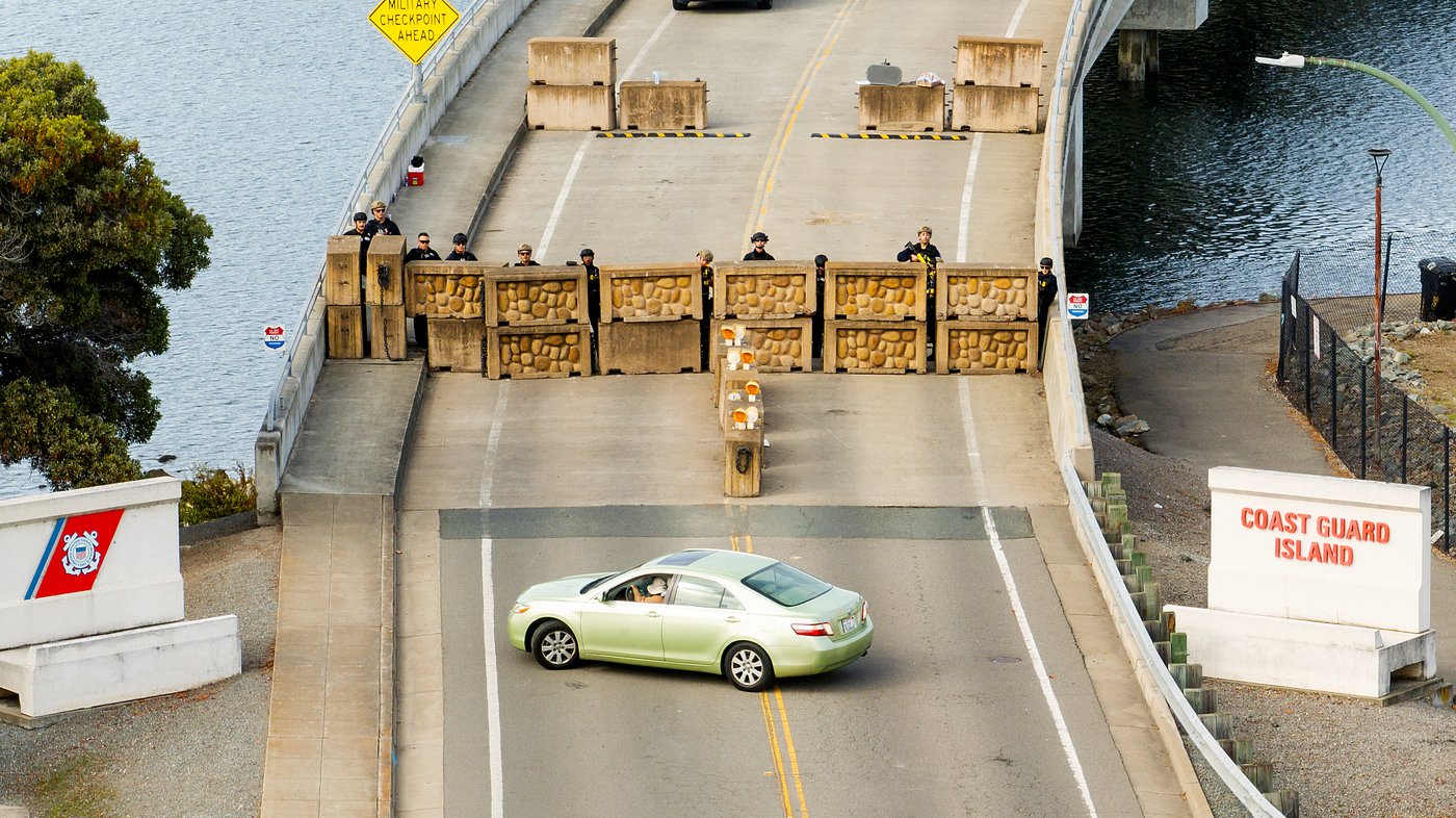 Shots fired, driver hurt and held after truck rams into Coast Guard base in San Francisco | iNFOnews.ca Shots fired, driver hurt and held after truck rams into Coast Guard base in San Francisco | iNFOnews.ca