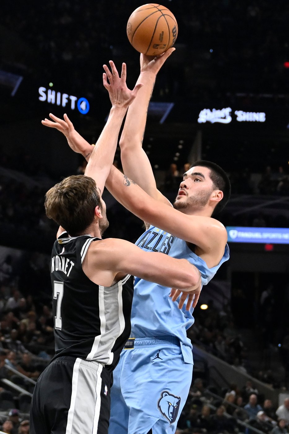 Fox, Barnes lead Spurs past Grizzlies 111-101 in a battle without stars Wembanyama, Morant | iNFOnews.ca