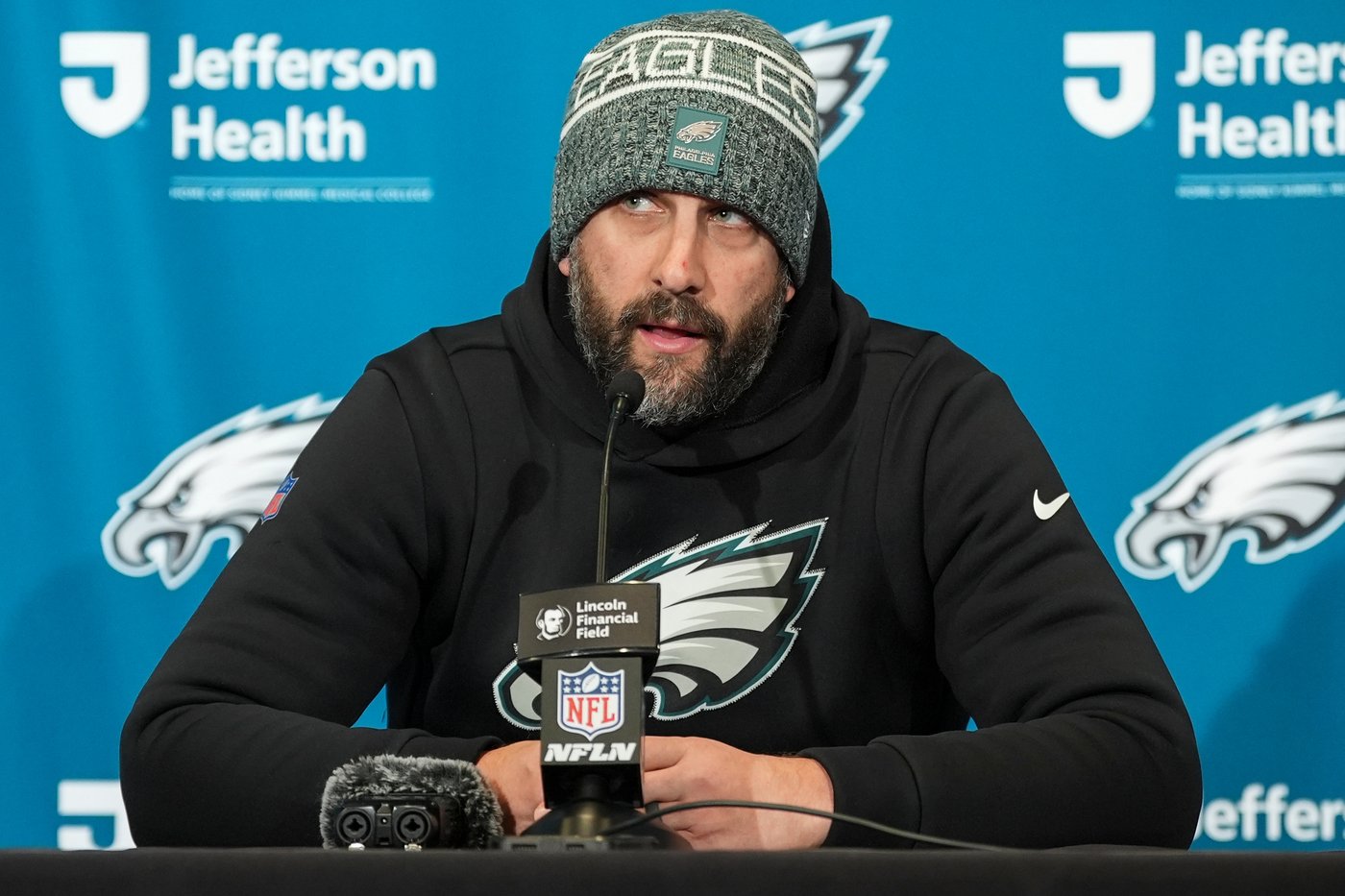 Justin Herbert expects to play with broken hand but Chargers and Eagles plan for contingencies | iNFOnews.ca