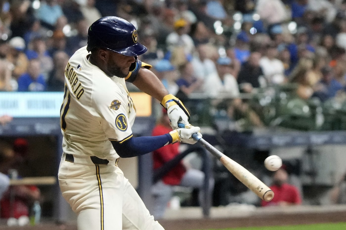 Yelich gets his 100th RBI as Brewers beat Angels 5-2 to complete sweep | iNFOnews.ca
