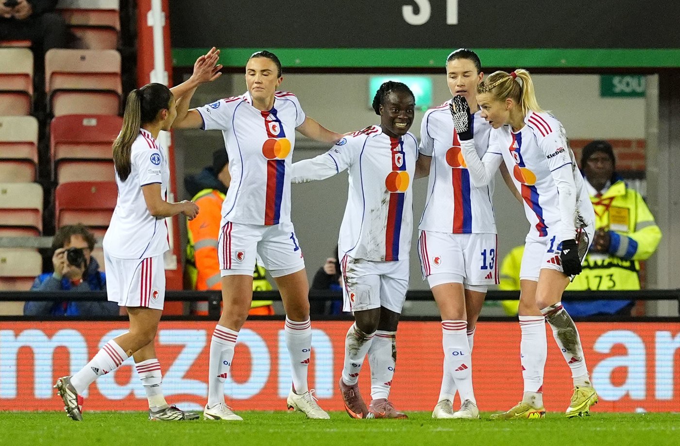 Barcelona and Lyon top Women's Champions League standings, Chelsea routs Roma | iNFOnews.ca Barcelona and Lyon top Women's Champions League standings, Chelsea routs Roma | iNFOnews.ca