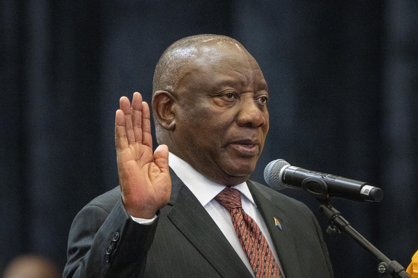 Trial begins for 3 accused of stealing $580,000 hidden in couch at South Africa president's farm | iNFOnews.ca Trial begins for 3 accused of stealing $580,000 hidden in couch at South Africa president's farm | iNFOnews.ca