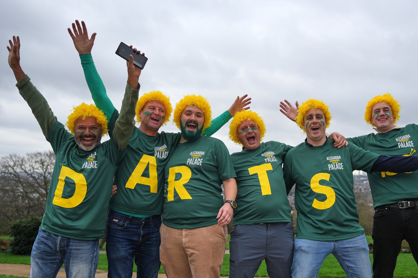 Costumes and competitors light up the World Darts Championships in London, in photos | iNFOnews.ca
