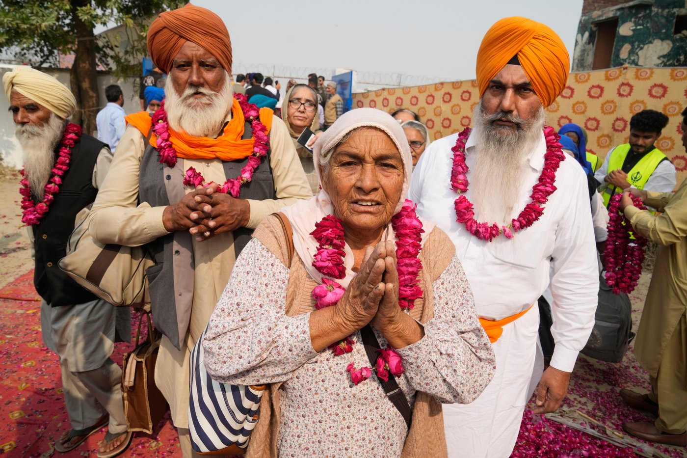 Nearly 2,100 Indian Sikhs arrive in Pakistan for annual religious festivities | iNFOnews.ca Nearly 2,100 Indian Sikhs arrive in Pakistan for annual religious festivities | iNFOnews.ca