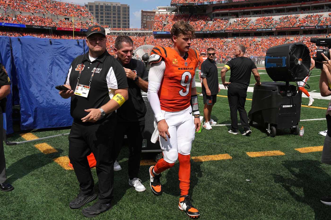 Jake Browning relieves the injured Joe Burrow and scores late TD as Bengals beat Jaguars 31-27 | iNFOnews.ca