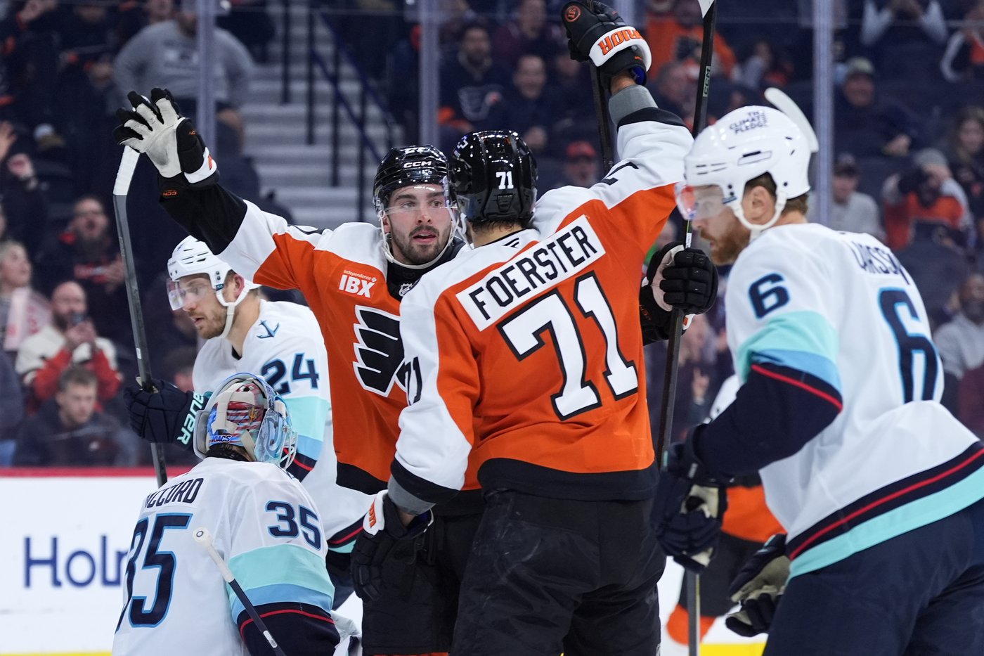 Tippett scores two goals as Flyers beat Kraken 5-2 | iNFOnews.ca Tippett scores two goals as Flyers beat Kraken 5-2 | iNFOnews.ca