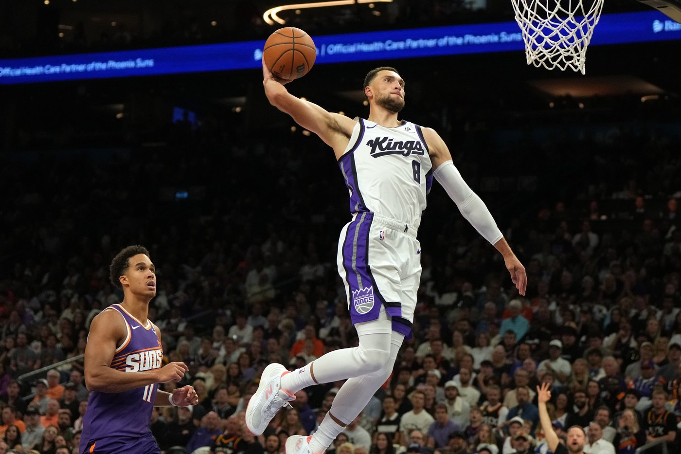 Devin Booker scores 31 points, Suns overcome a 20-point deficit to beat Kings 120-116 | iNFOnews.ca