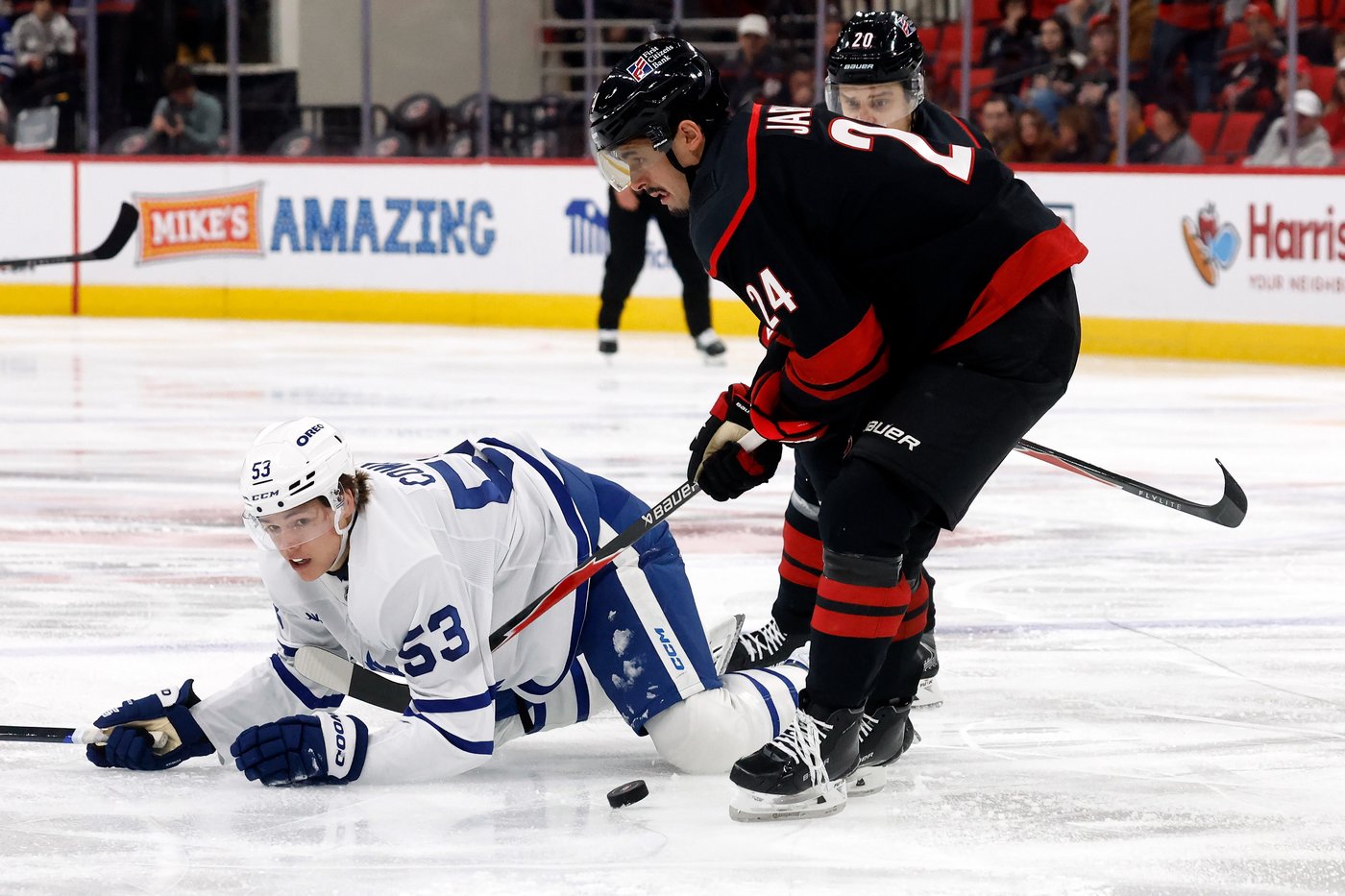 Maple Leafs beat Hurricanes 5-1 to wrap up 6-game trip with 3rd straight victory | iNFOnews.ca Maple Leafs beat Hurricanes 5-1 to wrap up 6-game trip with 3rd straight victory | iNFOnews.ca
