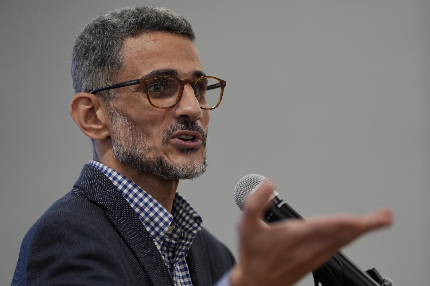 Tears of joy as Egyptian immigrant and Cincinnati chaplain is released from detention | iNFOnews.ca