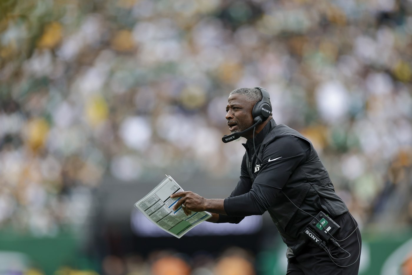 Aaron Glenn's viral dance moves sparked mixed reactions, but Jets coach says he'll always be himself | iNFOnews.ca