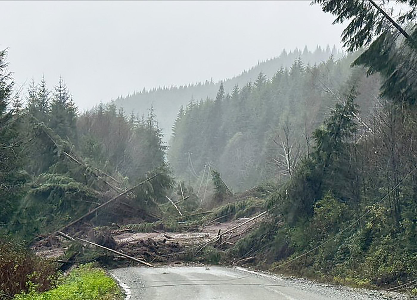 Most wind, rainfall warnings lifted but thousands remain without power in B.C. | iNFOnews.ca Most wind, rainfall warnings lifted but thousands remain without power in B.C. | iNFOnews.ca