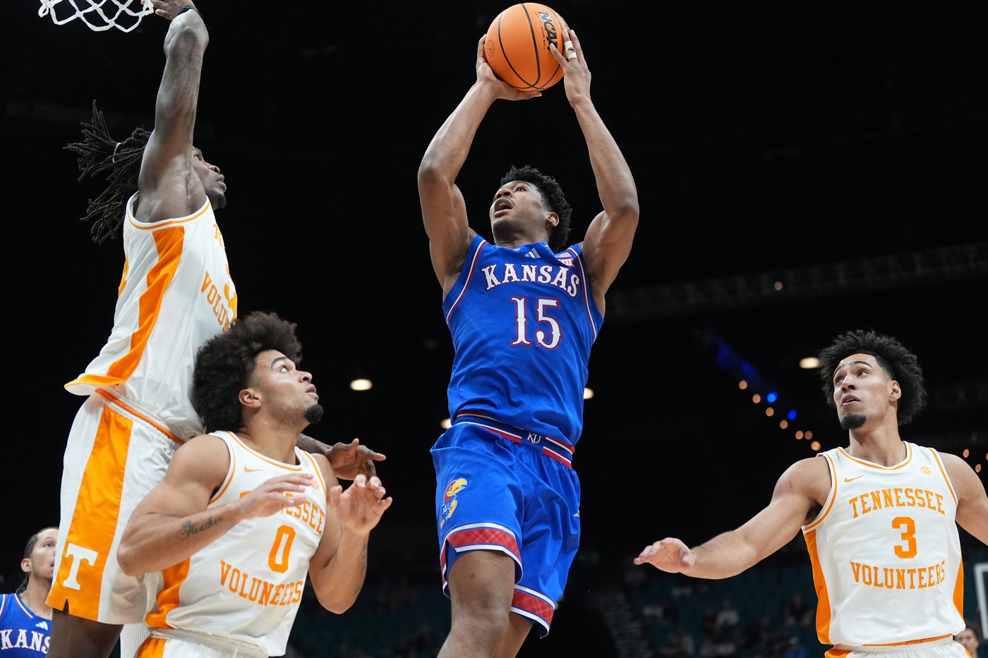 Kansas deals No. 17 Tennessee its 1st loss, 81-76 in 3rd-place game at Players Era Championship | iNFOnews.ca