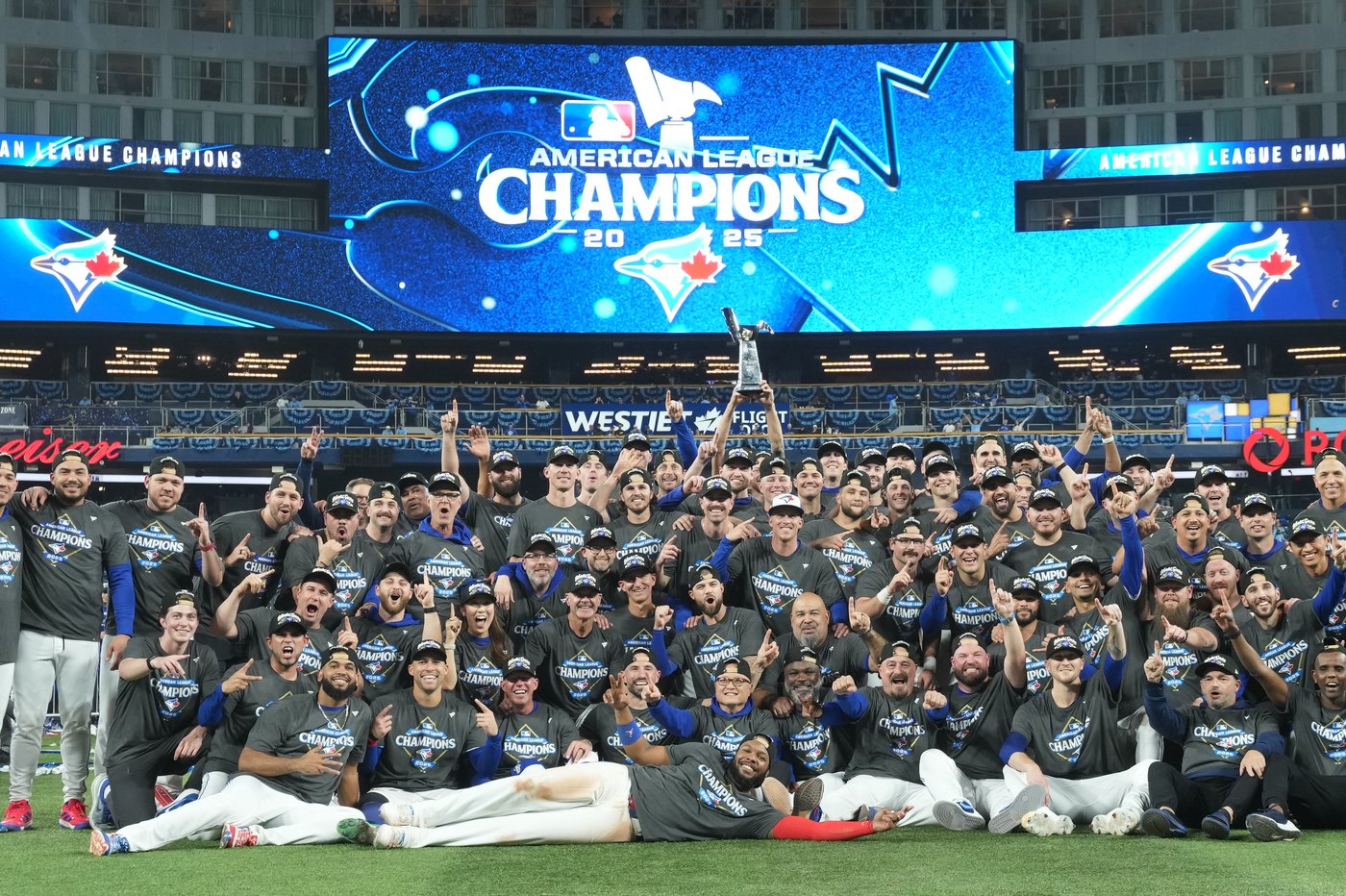 Photo Gallery: Blue Jays advance to World Series with 4-3 win over the Mariners | iNFOnews.ca