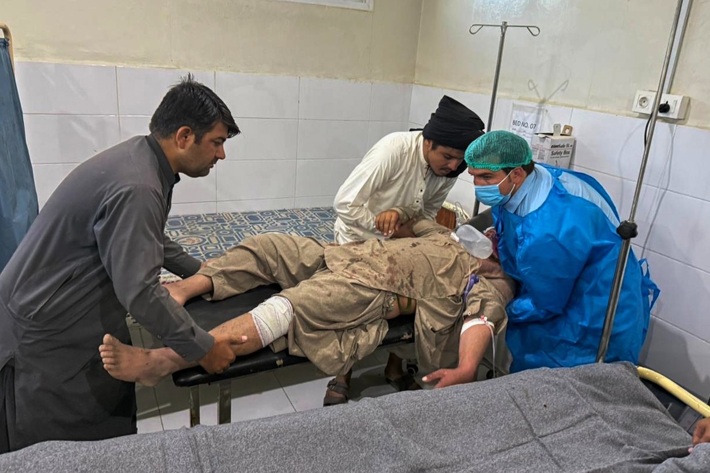 Pakistan and Afghanistan announce ceasefire after deadliest clashes in years | iNFOnews.ca