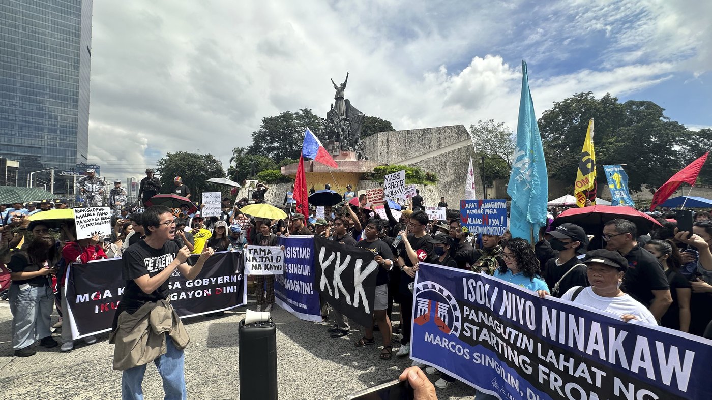 Philippine president supports public outrage over corruption but says protests should be peaceful | iNFOnews.ca