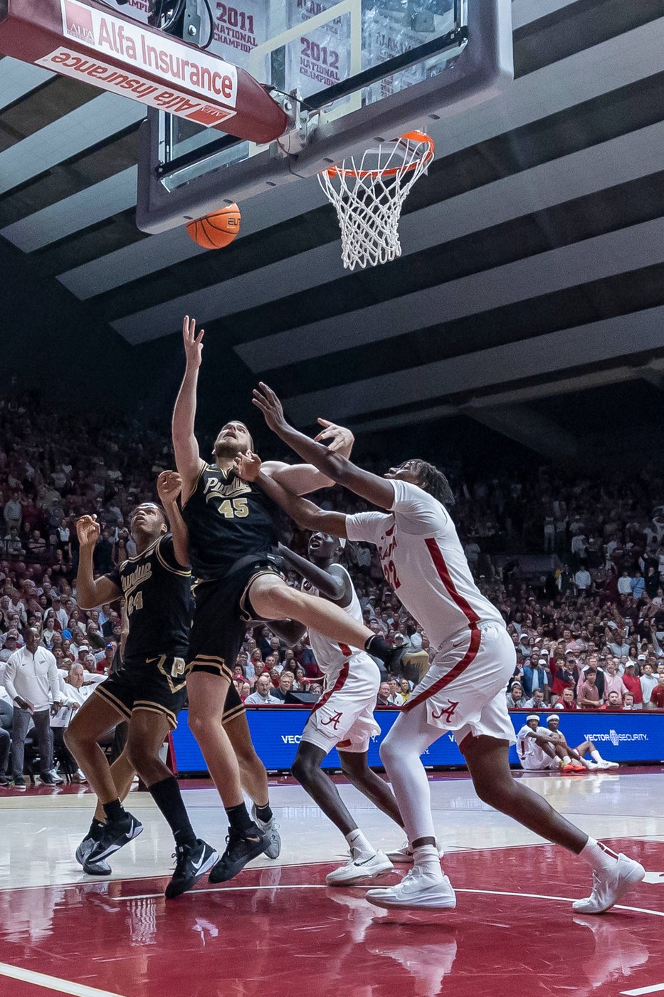 Braden Smith scores 29 and No. 2 Purdue tops No. 8 Alabama in season's first top-10 matchup | iNFOnews.ca