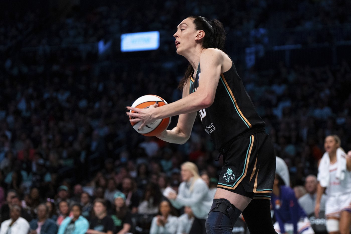 Sabally, Thomas help Phoenix beat New York 86-60 to even best-of-3 WNBA playoff series | iNFOnews.ca