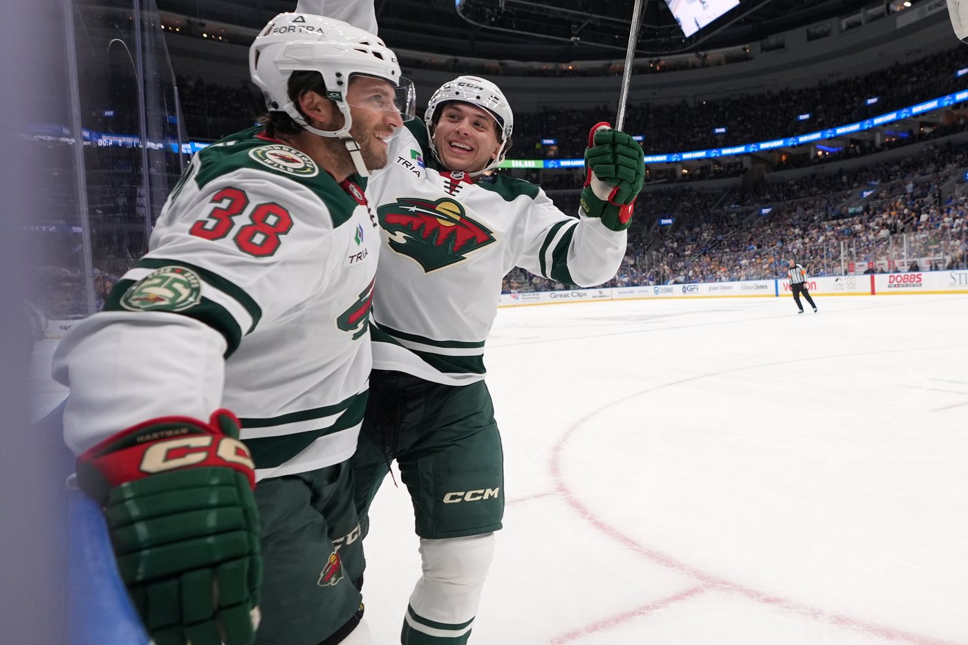 Hartman scores twice, Gustavsson makes 27 saves in Wild's 5-0 win over Blues in opener | iNFOnews.ca Hartman scores twice, Gustavsson makes 27 saves in Wild's 5-0 win over Blues in opener | iNFOnews.ca