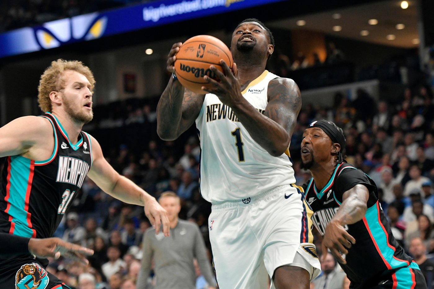 Morant scores 35 points, Memphis uses a third-quarter rally to beat New Orleans 128-122 | iNFOnews.ca Morant scores 35 points, Memphis uses a third-quarter rally to beat New Orleans 128-122 | iNFOnews.ca