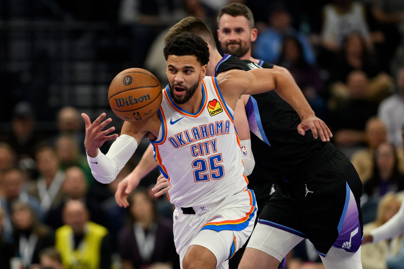 Gilgeous-Alexander scores 31 points, Thunder use big 3rd quarter to race past Jazz 144-112 | iNFOnews.ca