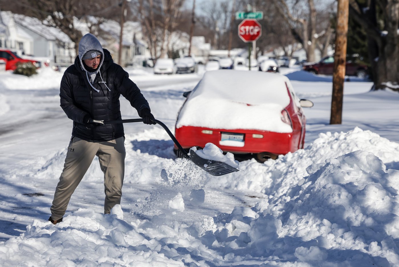 Shoveling snow? Over-exertion and cold temps can raise your heart risks | iNFOnews.ca Shoveling snow? Over-exertion and cold temps can raise your heart risks | iNFOnews.ca