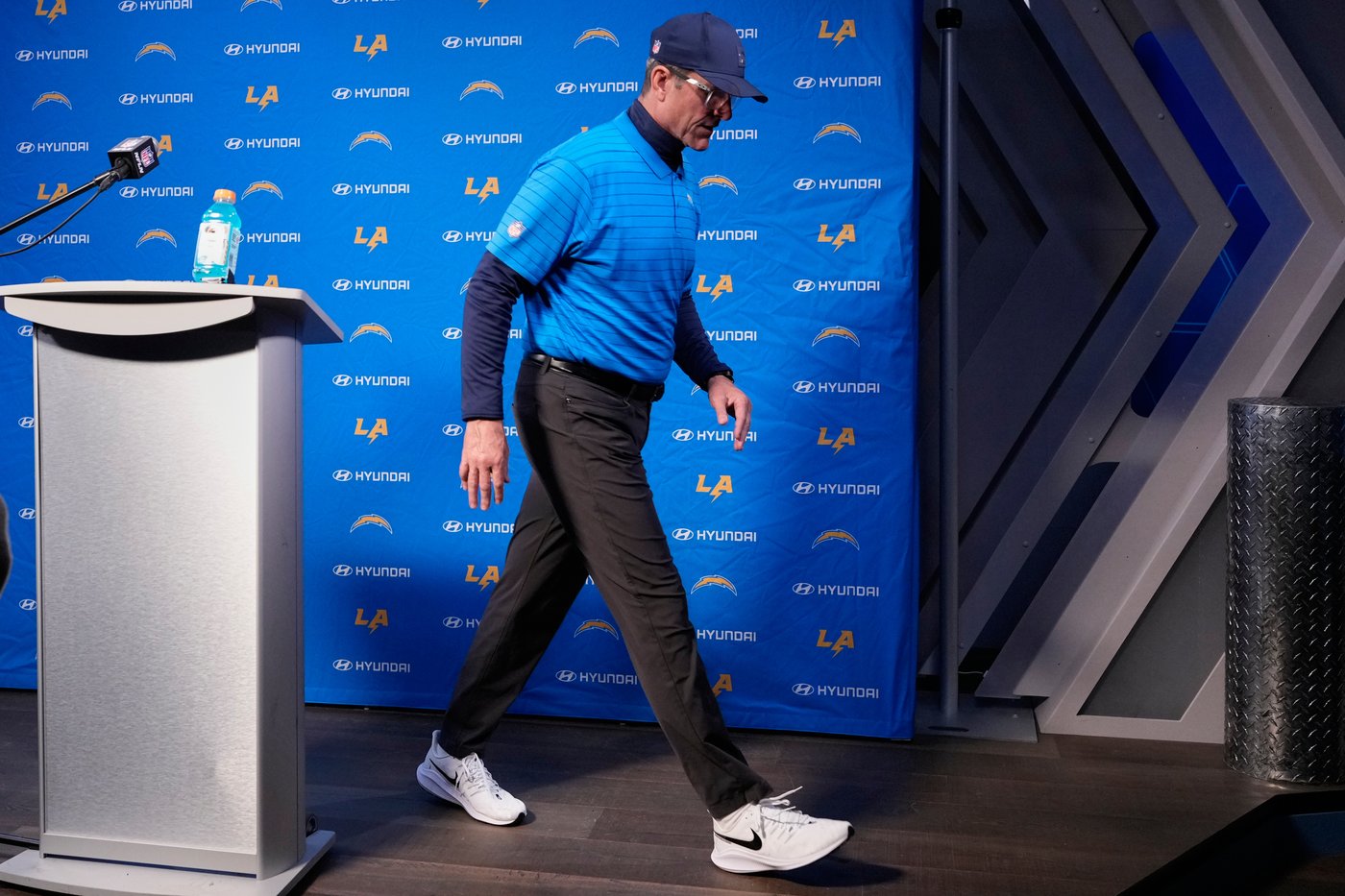 Chargers fire offensive coordinator Greg Roman and offensive line coach Mike Devlin | iNFOnews.ca