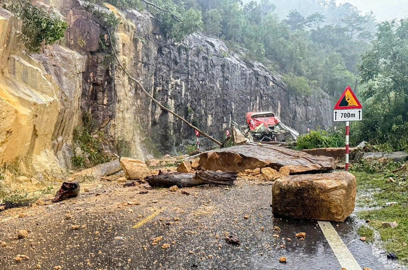 Heavy rain triggers landslides and floods in central Vietnam, killing 7 | iNFOnews.ca Heavy rain triggers landslides and floods in central Vietnam, killing 7 | iNFOnews.ca