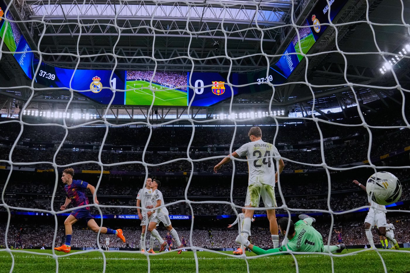 Mbappé and Bellingham score in tense clasico as Madrid wins 2-1 to end losing run against Barcelona | iNFOnews.ca Mbappé and Bellingham score in tense clasico as Madrid wins 2-1 to end losing run against Barcelona | iNFOnews.ca