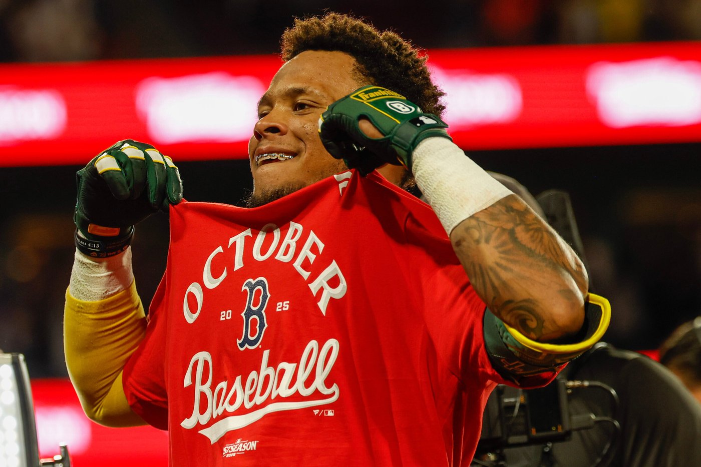 Red Sox rally from a 3-run deficit to walk off the Tigers and secure a playoff spot | iNFOnews.ca
