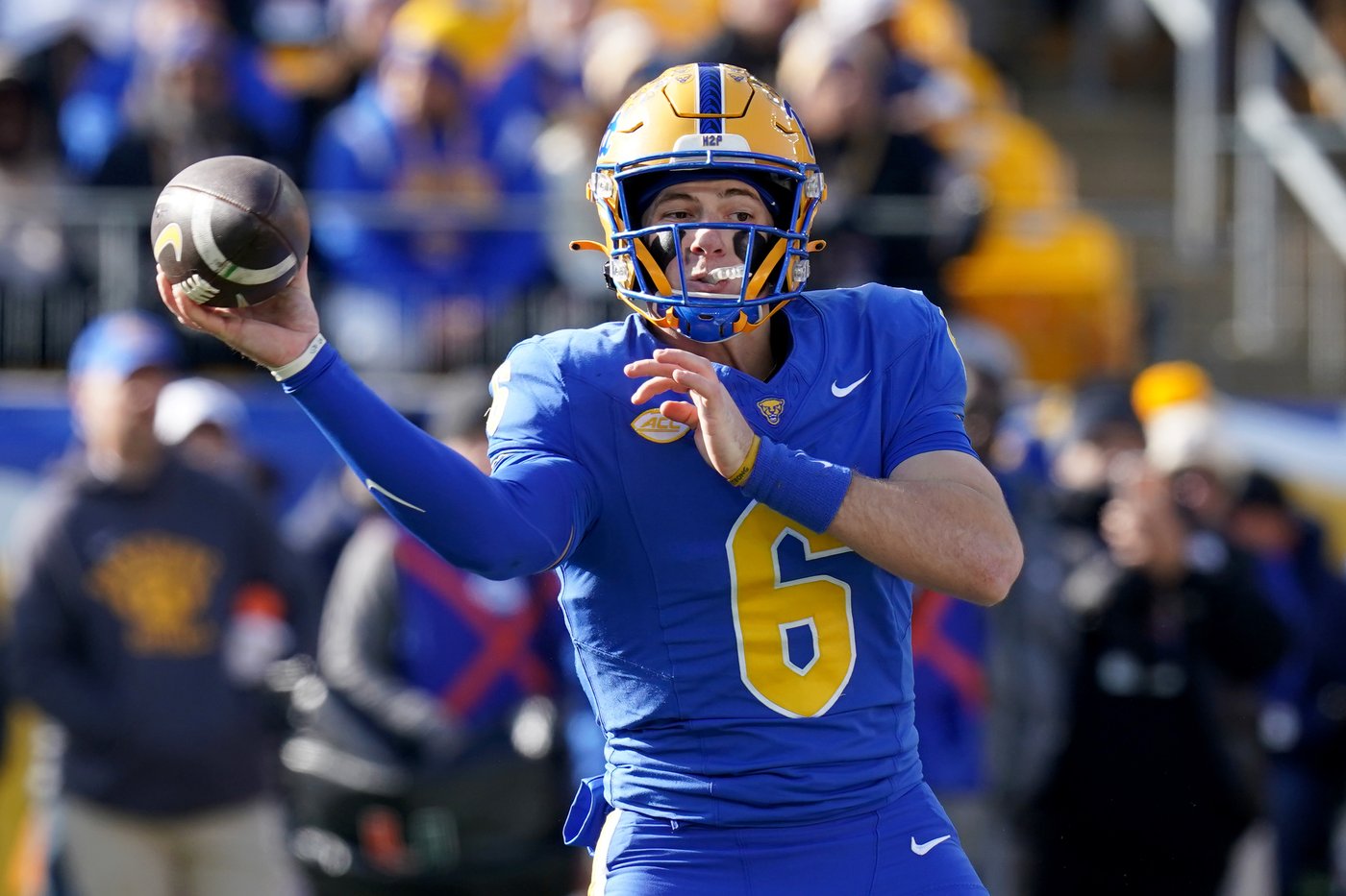 No. 13 Miami races past No. 24 Pitt 38-7 to state its case for a CFP berth | iNFOnews.ca