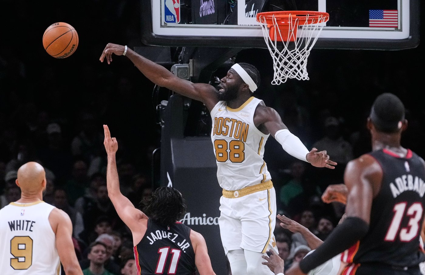 Derrick White scores season-high 33, hits nine 3s as Celtics pull away from Heat 129-116 | iNFOnews.ca