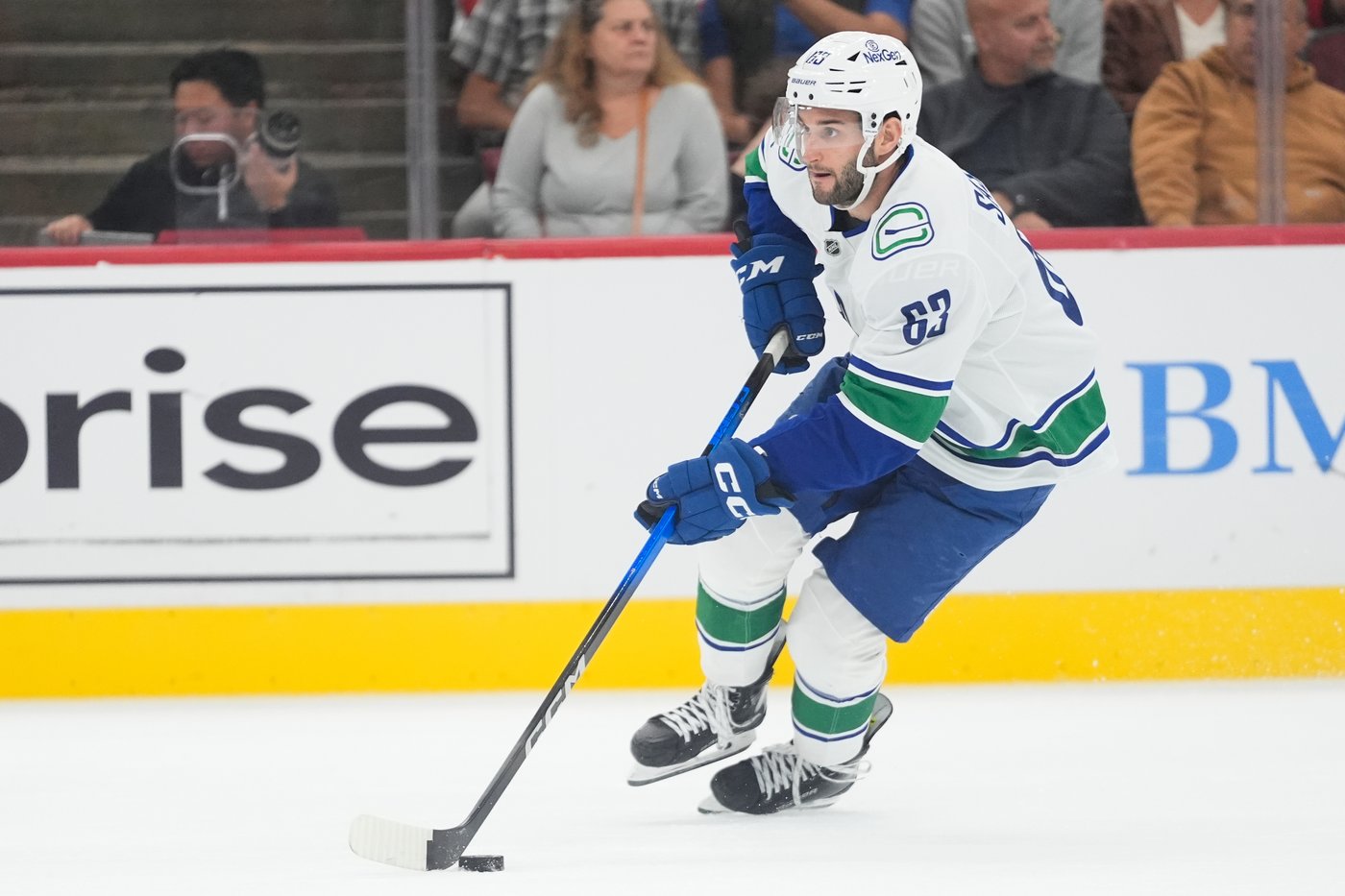 Boeser scores in 4th round of shootout to lift Canucks to 3-2 win over Blackhawks | iNFOnews.ca Boeser scores in 4th round of shootout to lift Canucks to 3-2 win over Blackhawks | iNFOnews.ca