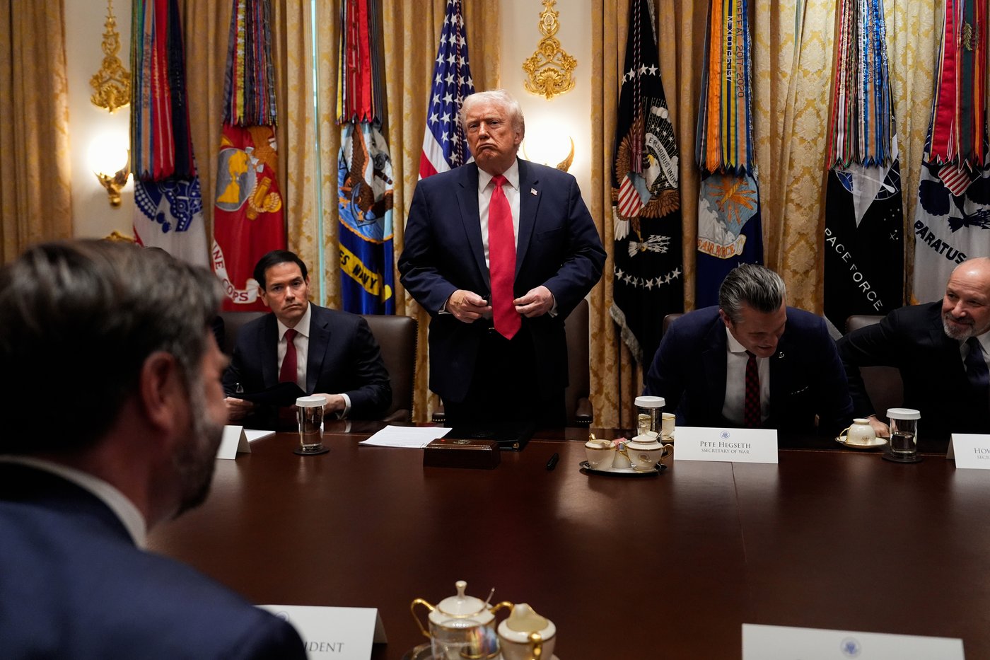 Doodling, drowsiness and a conspicuous misspelling highlight Trump's last Cabinet meeting of 2025 | iNFOnews.ca Doodling, drowsiness and a conspicuous misspelling highlight Trump's last Cabinet meeting of 2025 | iNFOnews.ca