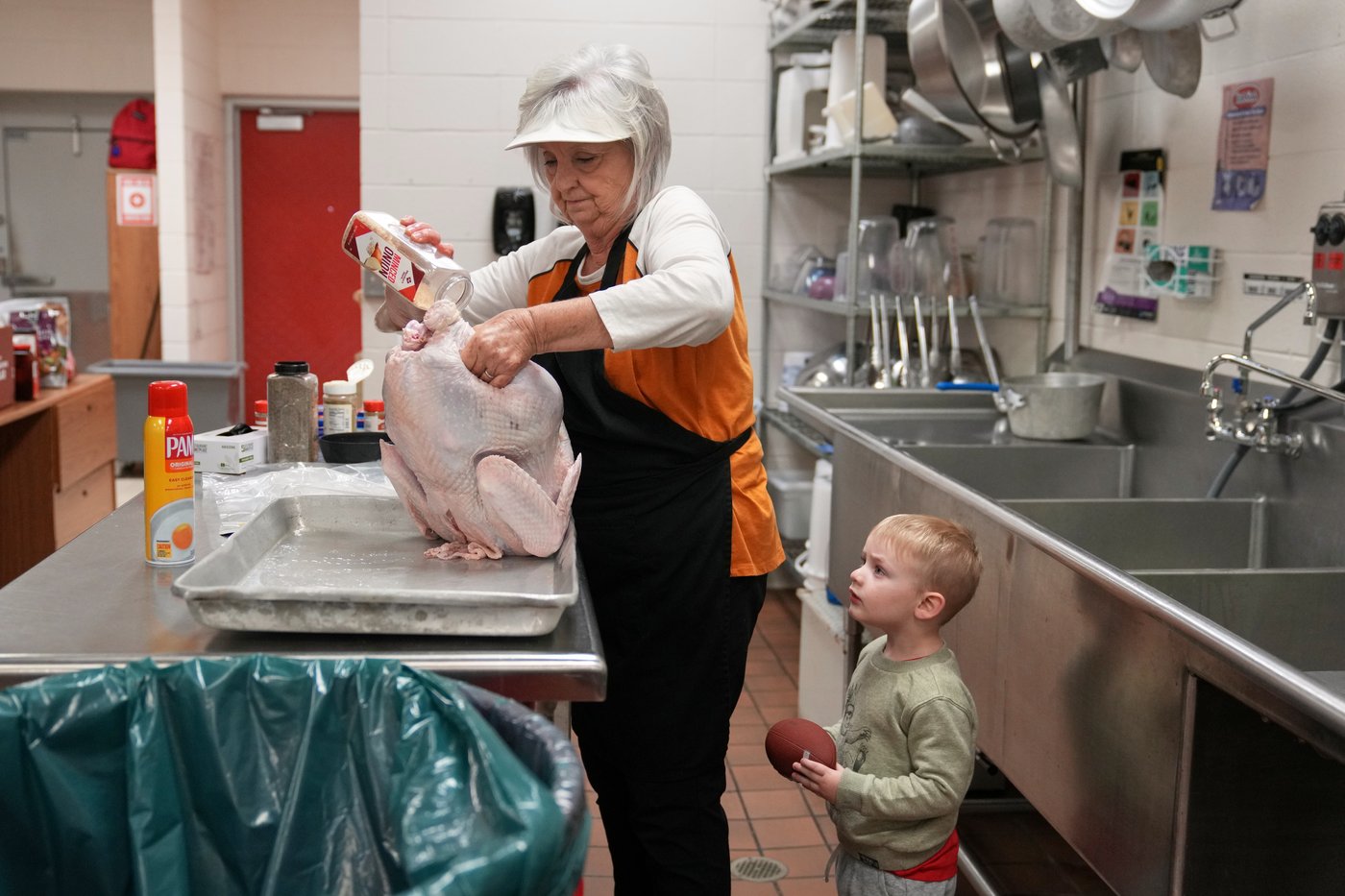 A cafeteria worker prepares a Thanksgiving meal to feed hundreds | iNFOnews.ca