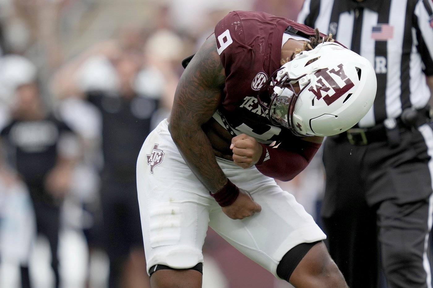 Texas A&M's Cashius Howell sacks Utah State QB three times in a row | iNFOnews.ca Texas A&M's Cashius Howell sacks Utah State QB three times in a row | iNFOnews.ca