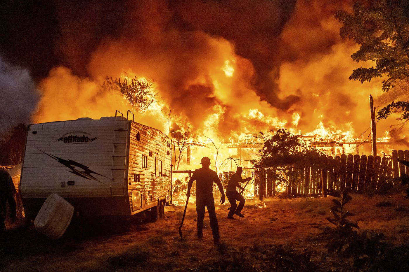 Wildfire devastates historic California gold mining town, homes burn in blaze caused by lightning | iNFOnews.ca Wildfire devastates historic California gold mining town, homes burn in blaze caused by lightning | iNFOnews.ca