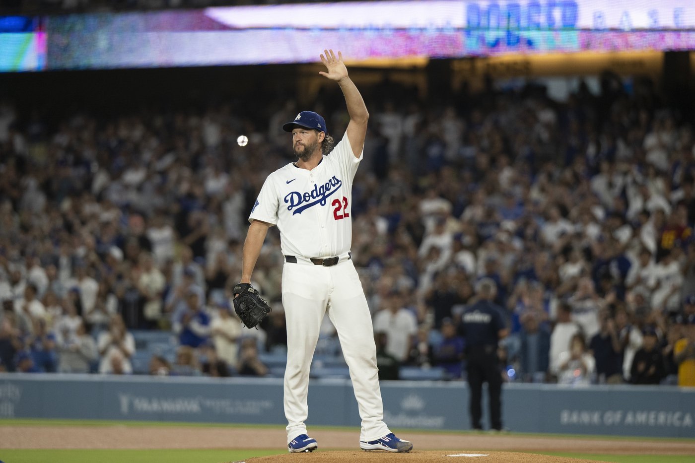 Clayton Kershaw soaks in the applause in his last regular-season start at Dodger Stadium | iNFOnews.ca