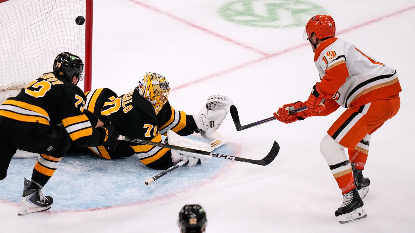 Troy Terry snaps a third-period tie as the Ducks top the Bruins for a 7-5 win | iNFOnews.ca Troy Terry snaps a third-period tie as the Ducks top the Bruins for a 7-5 win | iNFOnews.ca