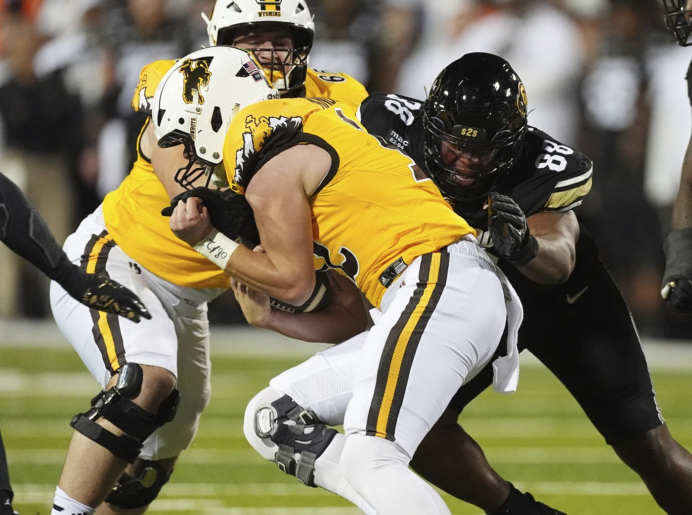 Kaidon Salter back as starting QB, throws 3 TD passes to help Colorado hold off Wyoming 37-20 | iNFOnews.ca Kaidon Salter back as starting QB, throws 3 TD passes to help Colorado hold off Wyoming 37-20 | iNFOnews.ca