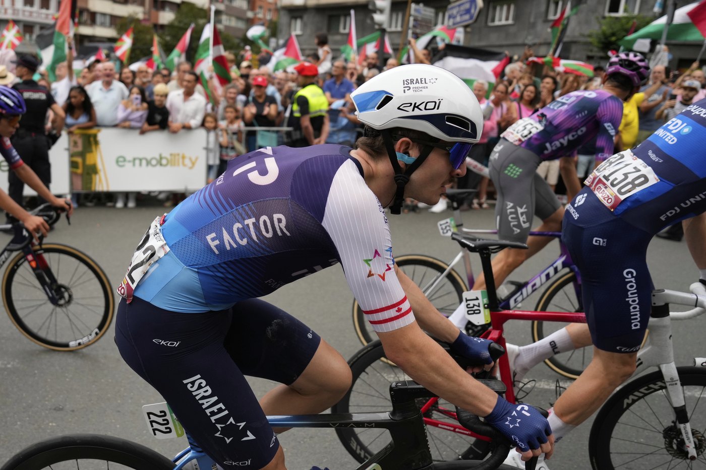 Israel Premier Tech removes team name from uniforms at Spanish Vuelta after protests | iNFOnews.ca