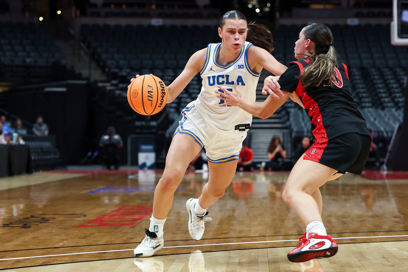 Lauren Betts shines as No. 3 UCLA women rout San Diego State 77-53 in season opener | iNFOnews.ca Lauren Betts shines as No. 3 UCLA women rout San Diego State 77-53 in season opener | iNFOnews.ca