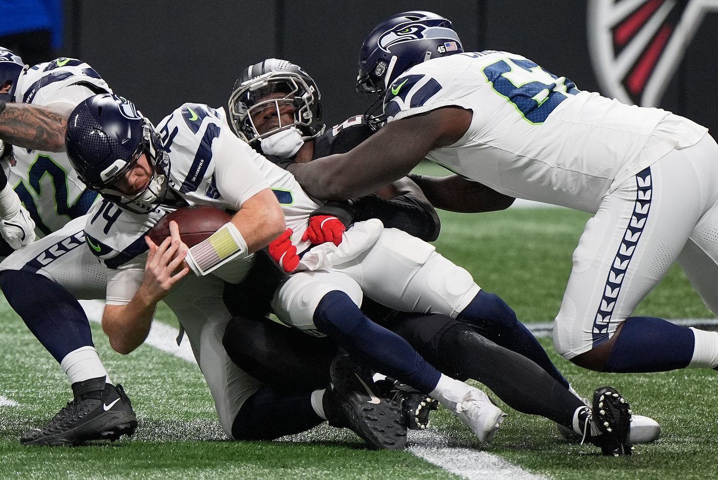 Seahawks tackle Charles Cross ruled out for key matchup with Rams with NFC West title implications | iNFOnews.ca Seahawks tackle Charles Cross ruled out for key matchup with Rams with NFC West title implications | iNFOnews.ca