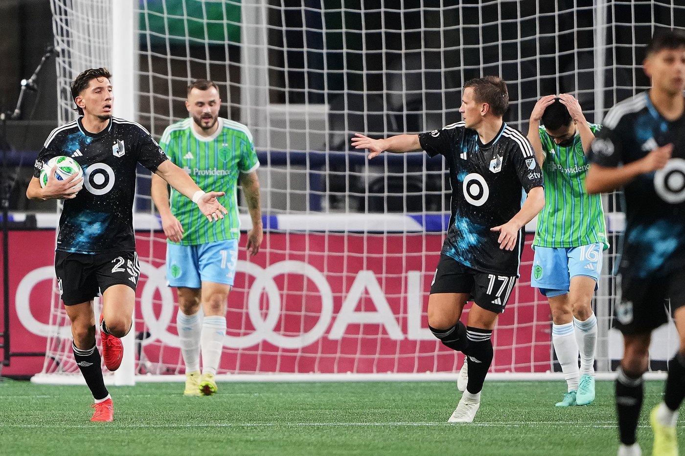 Obed Vargas scores twice as Sounders beat Minnesota United 4-2 to extend series | iNFOnews.ca