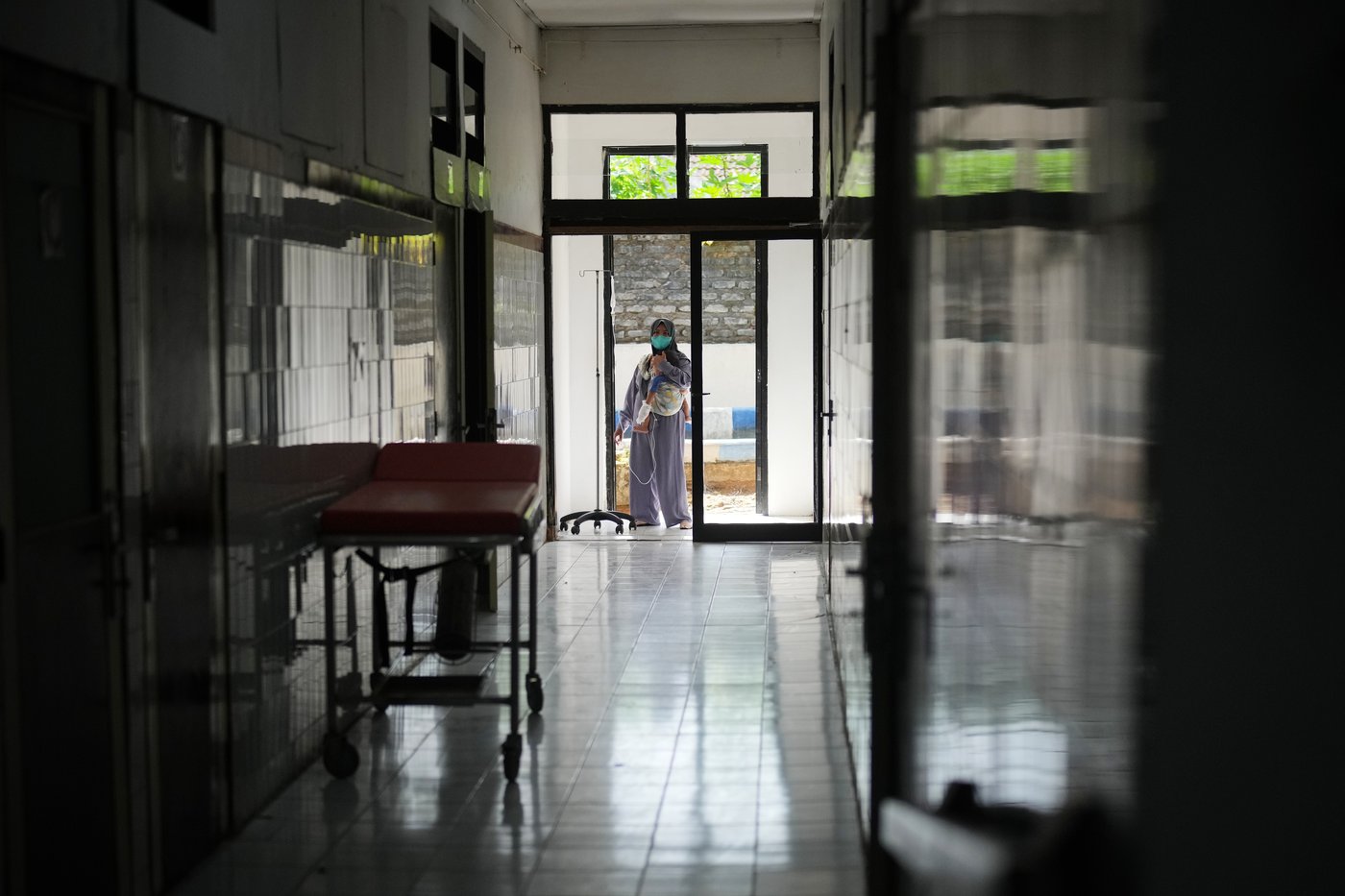 Photos show the efforts to curb a measles outbreak in Indonesia | iNFOnews.ca