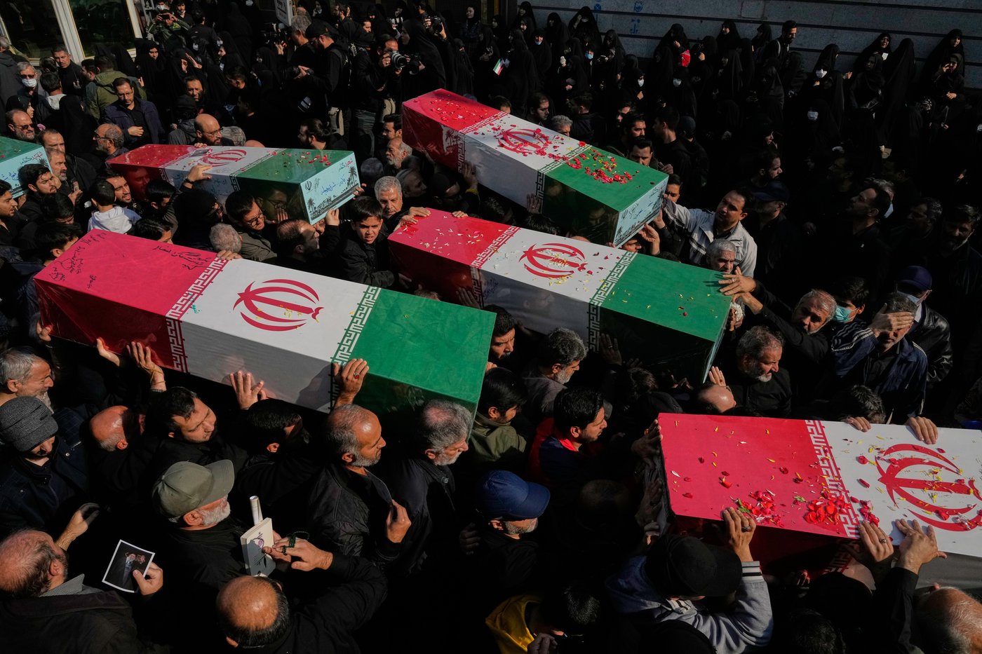 Photos show mourners in Tehran honoring the unknown soldiers killed in the 1980's Iran-Iraq war | iNFOnews.ca